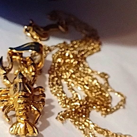 14KT 🦞 Lobster Lover .98gms. Gold Chain Upon Request for an additional fee. - Picture 5 of 6